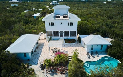 Luxury Villa Photo #2