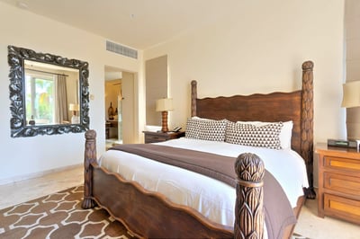 Luxury Villa Photo #14