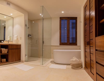 Luxury Villa Photo #6