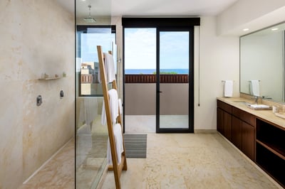 Luxury Villa Photo #38