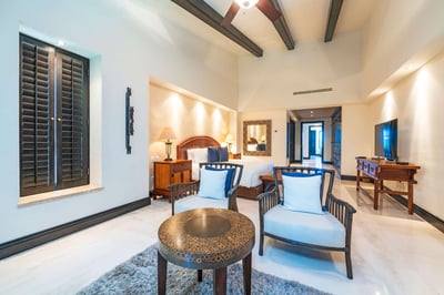Luxury Villa Photo #32