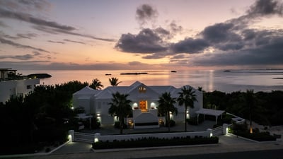 Luxury Villa Photo #11
