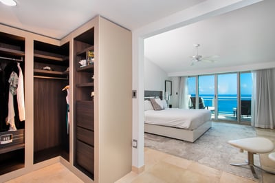 Luxury Villa Photo #18