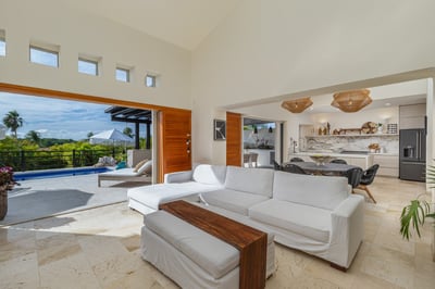 Luxury Villa Photo #17