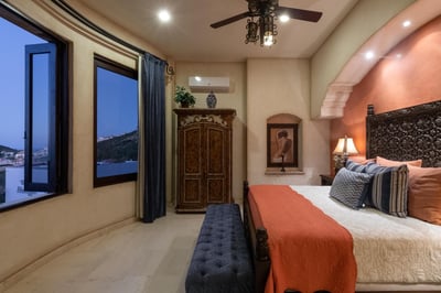 Luxury Villa Photo #24