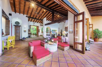 Luxury Villa Photo #26