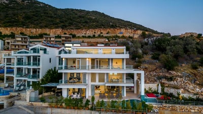Luxury Villa Photo #2