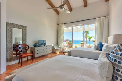 Luxury Villa Photo #42