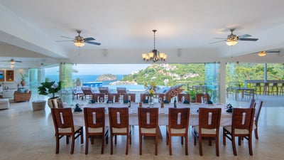 Luxury Villa Photo #24