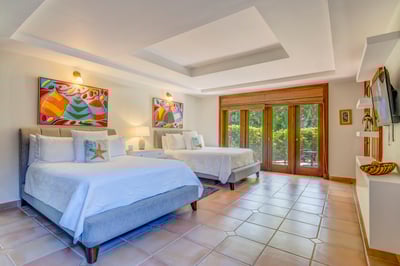 Luxury Villa Photo #27