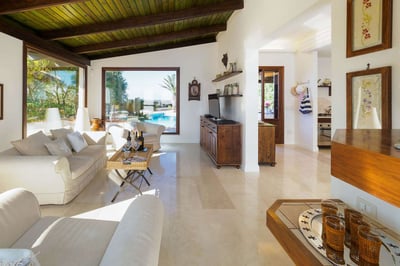 Luxury Villa Photo #31