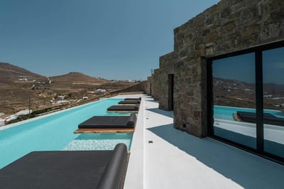 Luxury Villa Photo #6