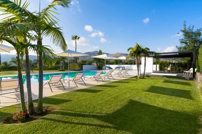 Luxury Villa Photo #4
