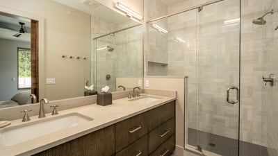 King suite 3 on upper main level ensuite bath