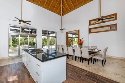 Luxury Villa Photo #34
