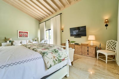 Luxury Villa Photo #32