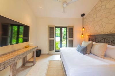 Luxury Villa Photo #18