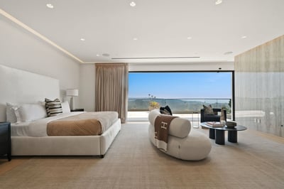 Luxury Villa Photo #35