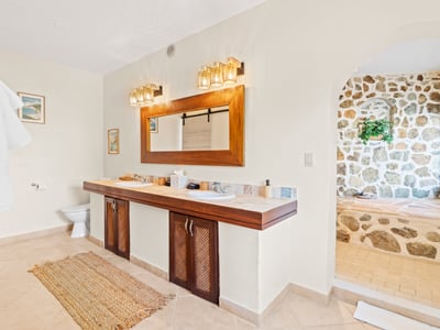 Luxury Villa Photo #32