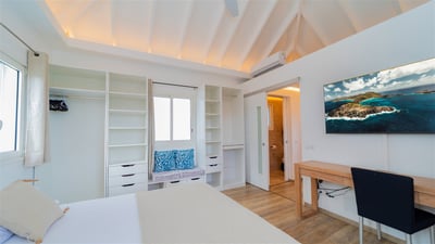 Luxury Villa Photo #24