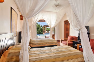 Luxury Villa Photo #4