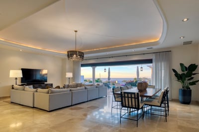 Luxury Villa Photo #23