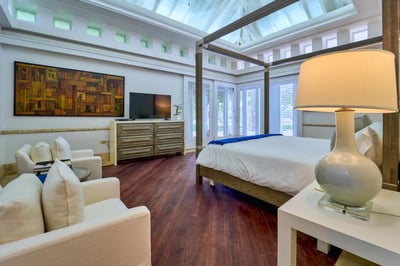 Luxury Villa Photo #39