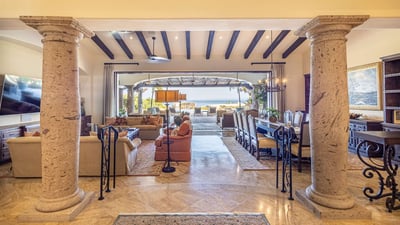 Luxury Villa Photo #7