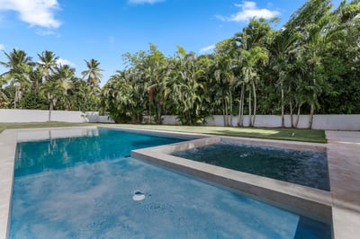Luxury Villa Photo #4
