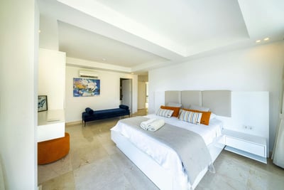 Luxury Villa Photo #32