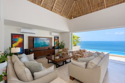 Luxury Villa Photo #16
