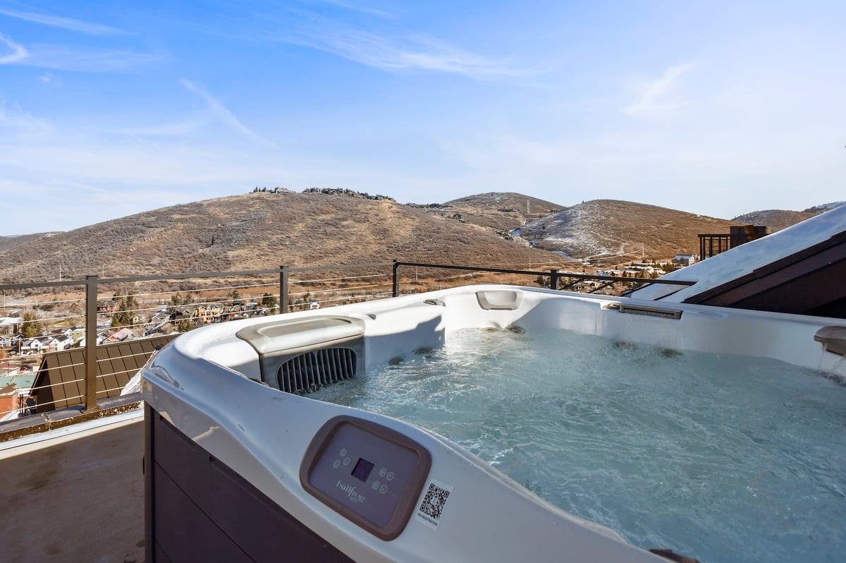 Japandi Slopeside Retreat