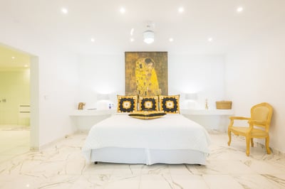 Luxury Villa Photo #9