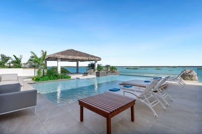 Luxury Villa Photo #13