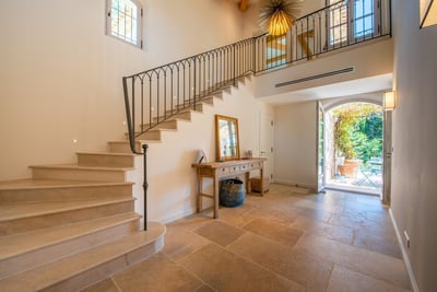 Luxury Villa Photo #9