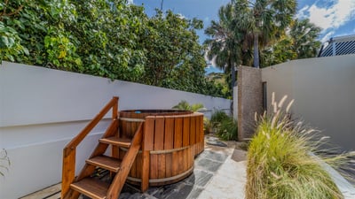 Luxury Villa Photo #11