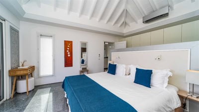 Luxury Villa Photo #41