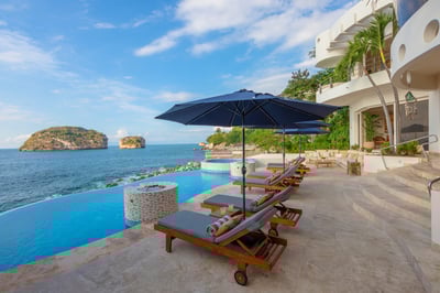 Luxury Villa Photo #9