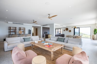 Luxury Villa Photo #22