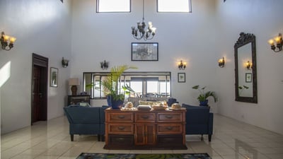 Luxury Villa Photo #15