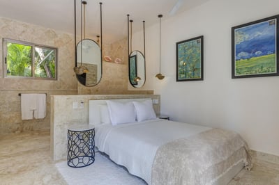 Luxury Villa Photo #47