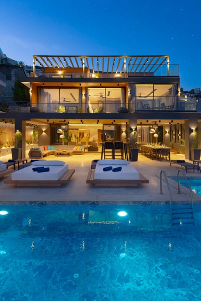Luxury Villa Photo #4