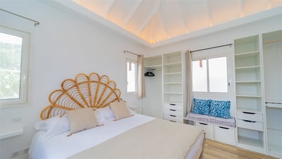 Luxury Villa Photo #23