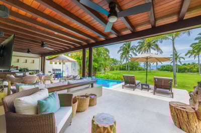 Luxury Villa Photo #4