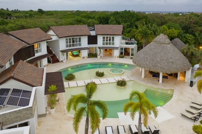 Luxury Villa Photo #3