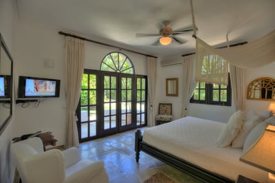 Luxury Villa Photo #15