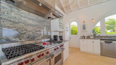 Kitchen & Dining Area