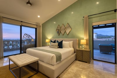 Luxury Villa Photo #17