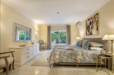Luxury Villa Photo #26