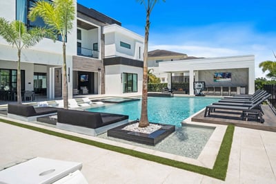 Luxury Villa Photo #4